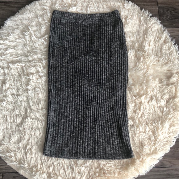 Ribbed midi knit skirt - Picture 1 of 2